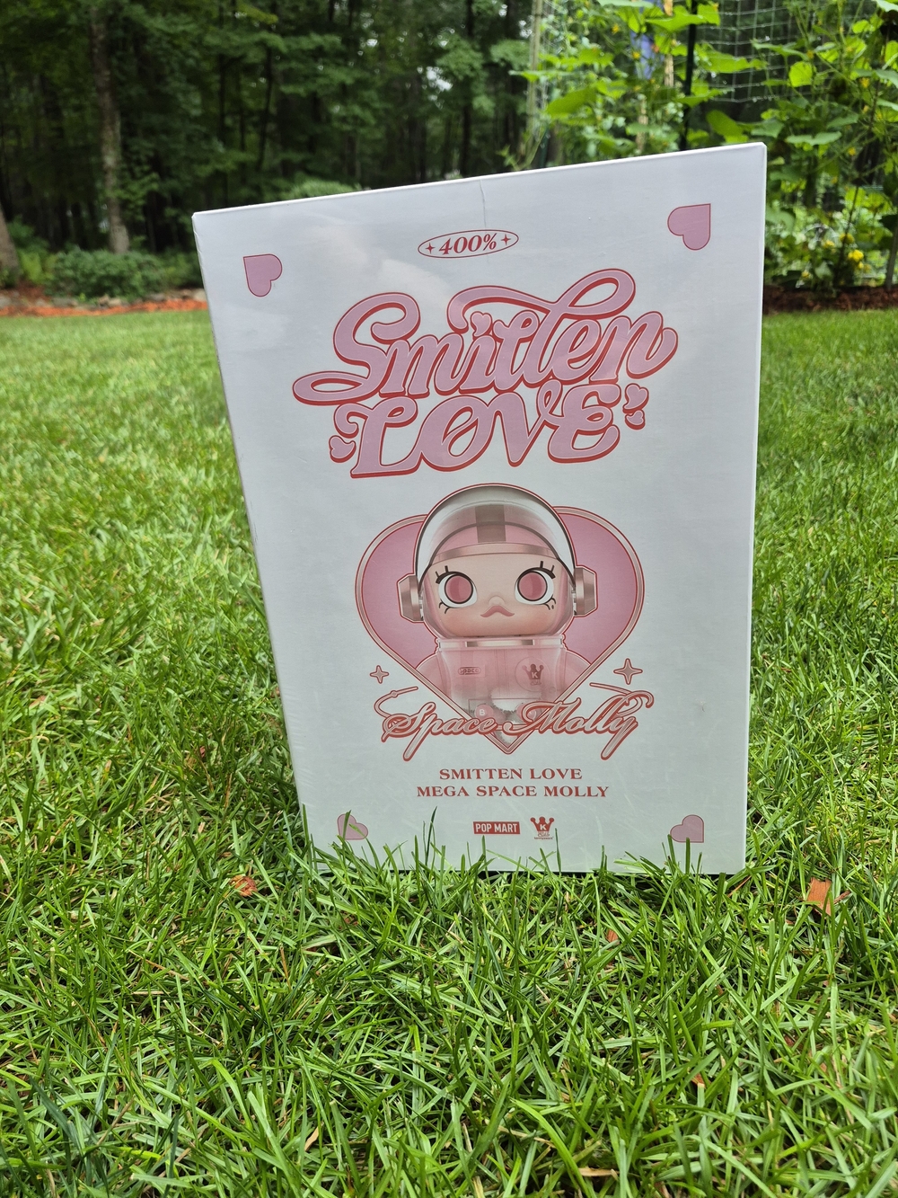 Smitten Love Mega Space Molly 400% Figure